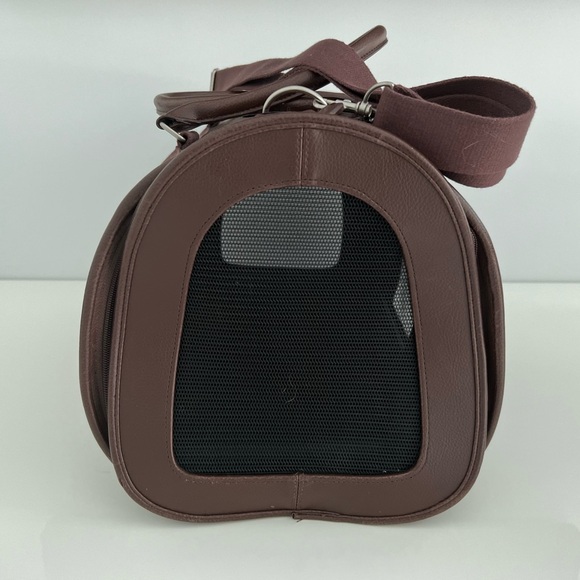 FETCHING BROWN CAT CARRIER APPROXIMATELY 18 x 11 x 12 - Picture 7 of 16